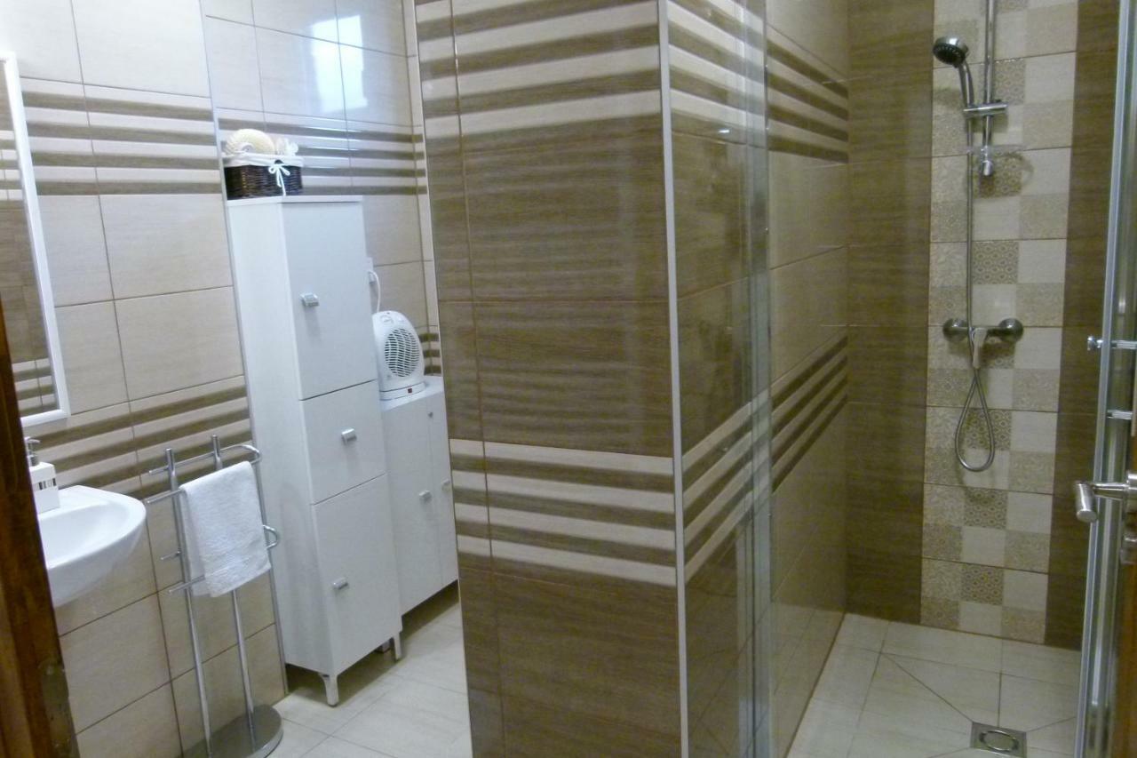 Wolf House Apartman Zalaegerszeg Exteriör bild