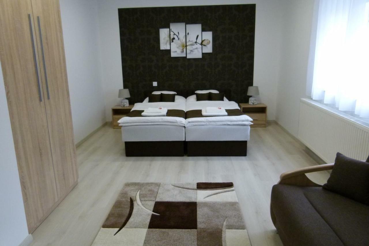 Wolf House Apartman Zalaegerszeg Exteriör bild