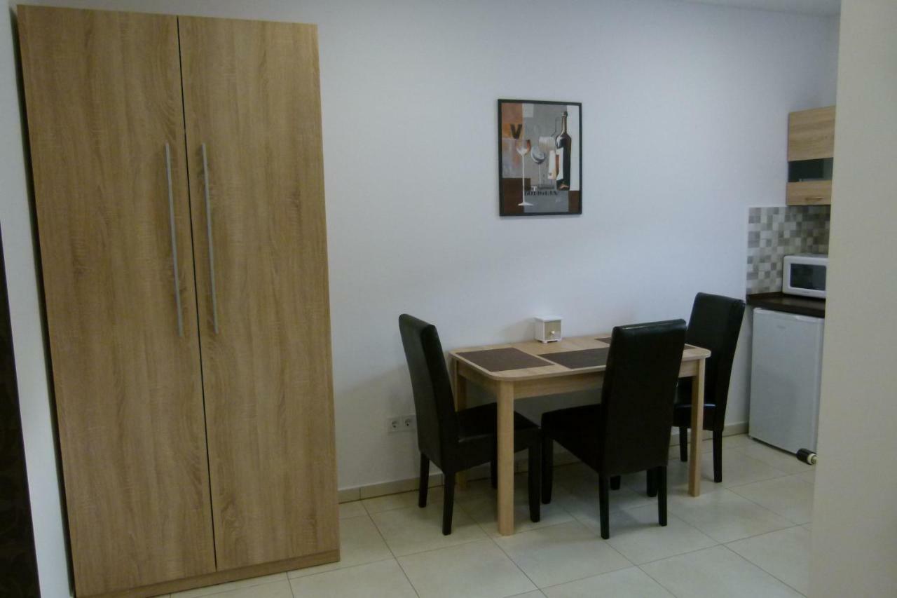Wolf House Apartman Zalaegerszeg Exteriör bild