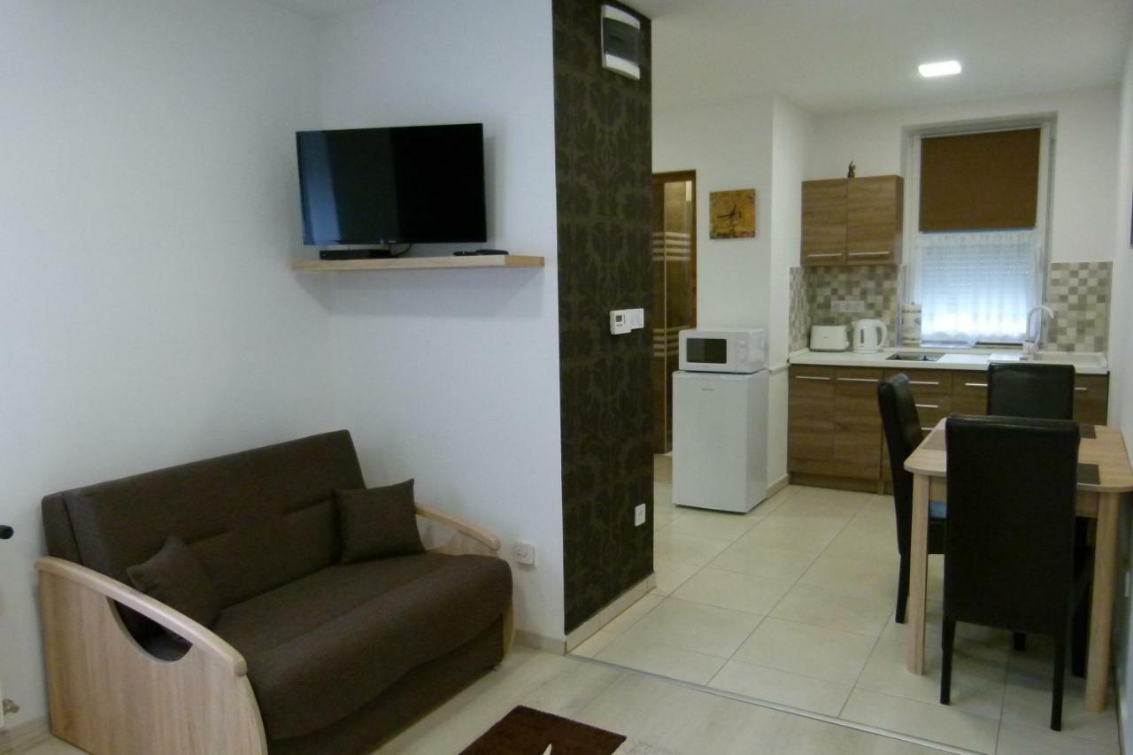Wolf House Apartman Zalaegerszeg Exteriör bild